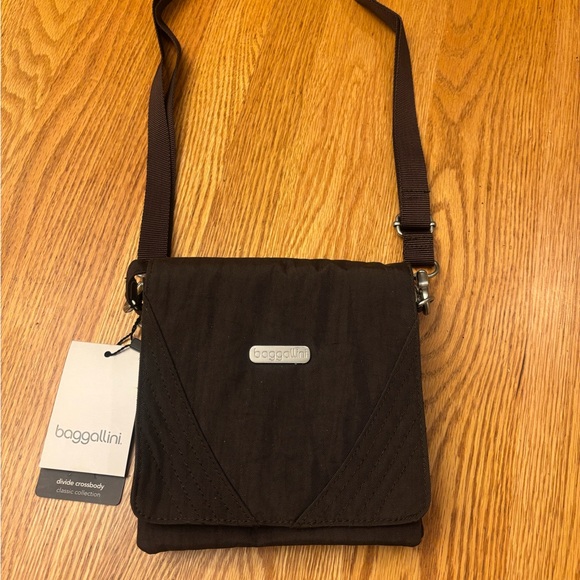 Baggallini Chocolate Crossbody Bag - Picture 2 of 8